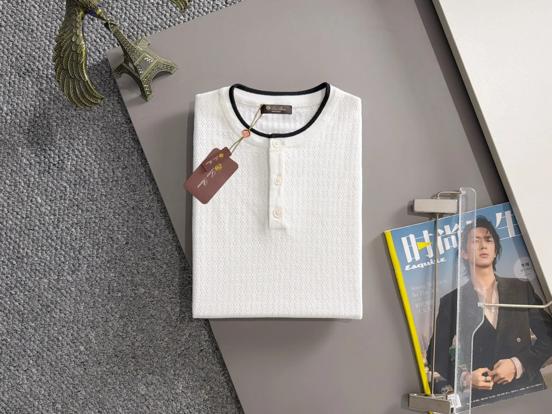 LP high quality Loro Piana 26ss New Arrival men's short-sleeved T-shirt. Made of combed cotton yarn knitted cotton fabric, no pressure when entering and exiting the counter. Exclusive control of raw materials. It feels substantial when weighed, and the upper body is more textured than ordinary T-shirts. This texture can handle the weather easily and is suitable for both hot and cold! Loose fit design, looks noble. The only correct version is available Size: M to 3XL